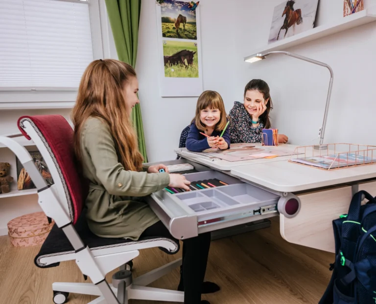 Kiedy rodzice powinni kupić dziecku biurko do nauki?