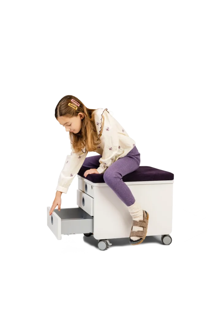 Kim Lena na kontenerze CUBIC MOLL